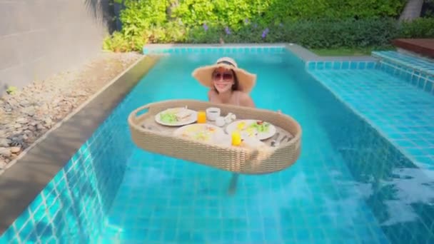 Footage Beautiful Asian Woman Relaxing Pool Hotel — Stock Video