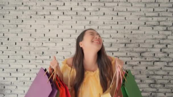 Footage Beautiful Asian Woman Colorful Shopping Bags Front White Brick — Stock Video