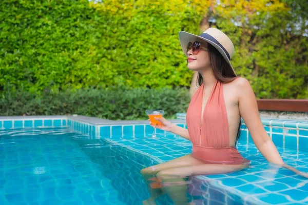 Portrait young asian woman relax happy smile around swimming poo — 스톡 사진