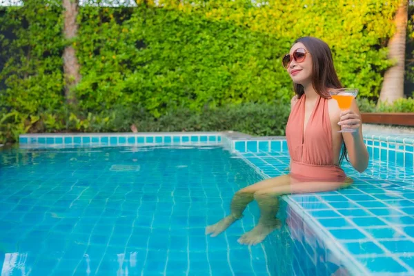 Portrait young asian woman relax happy smile around swimming poo — 스톡 사진