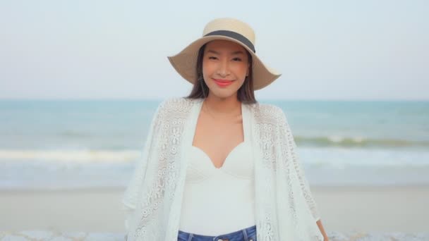 Séquences Belle Femme Asiatique Sur Bord Mer Pendant Les Vacances — Video
