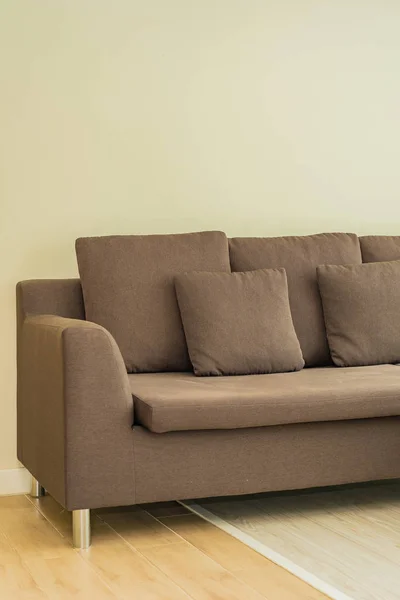 Kissen auf Sofa-Dekoration im Wohnzimmer — Stockfoto