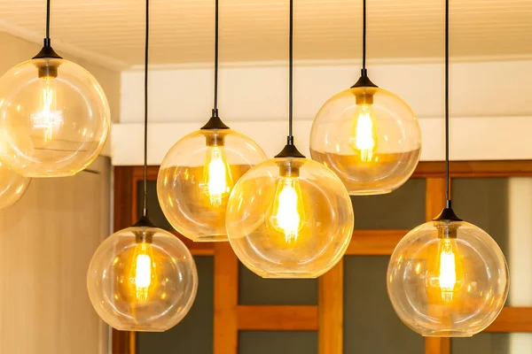 Bella lusso elettrico soffitto lampada decorazione interni — Foto Stock