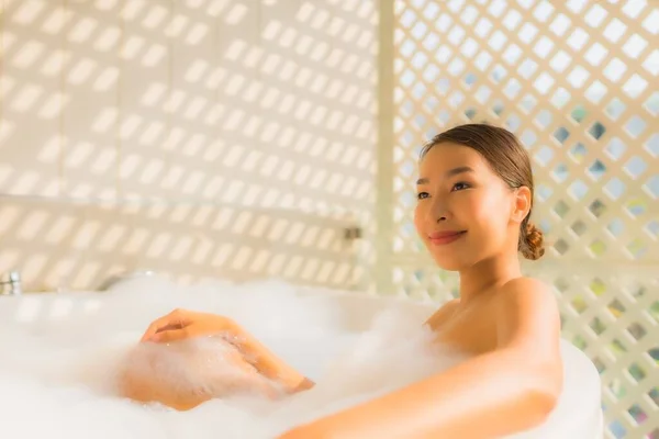 Portrait young asian woman relax take a bath in bathtub — Stock Photo, Image