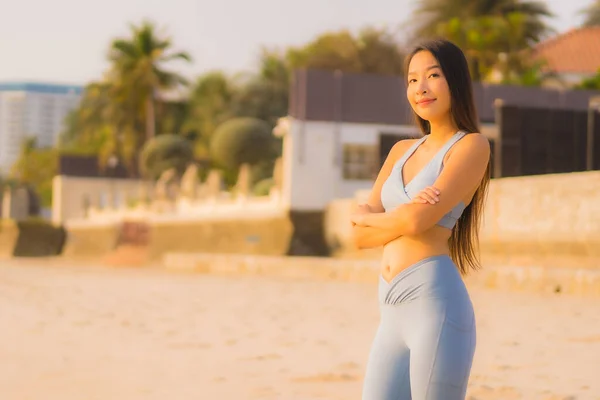 Porträt Sport junge asiatische Frau bereiten Übung oder laufen auf der — Stockfoto