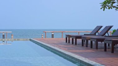 Güzel dalgalı denizin sakin görüntüleri.