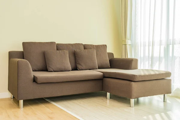 Kissen auf Sofa-Dekoration im Wohnzimmer — Stockfoto