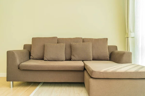 Kissen auf Sofa-Dekoration im Wohnzimmer — Stockfoto