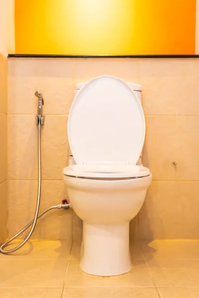 Witte WC kom stoel decoratie interieur — Stockfoto