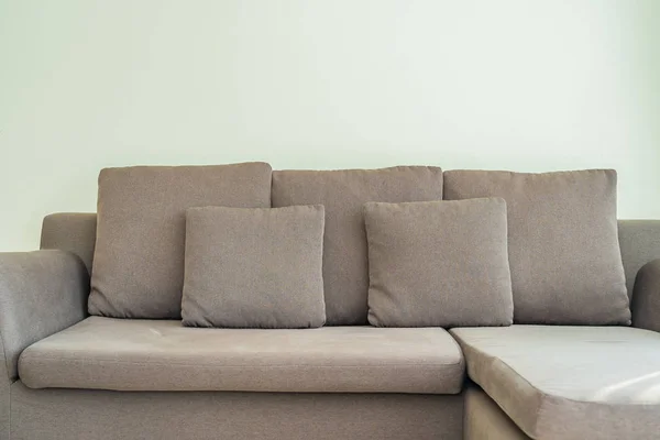 Kissen auf Sofa-Dekoration im Wohnzimmer — Stockfoto