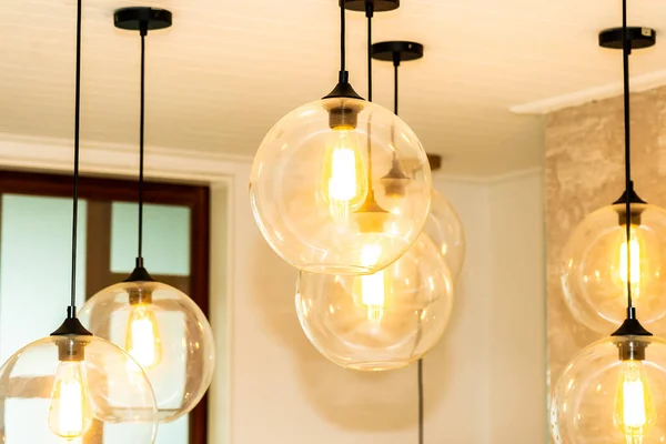 Bella lusso elettrico soffitto lampada decorazione interni — Foto Stock