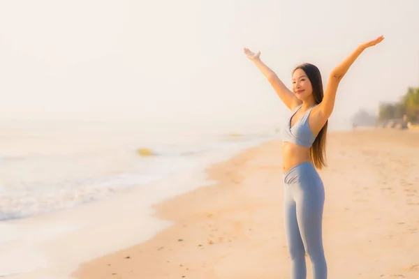 Porträt Sport junge asiatische Frau bereiten Übung oder laufen auf der — Stockfoto