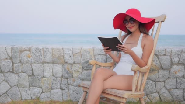 Filmati Bella Donna Asiatica Riva Mare Durante Vacanze — Video Stock