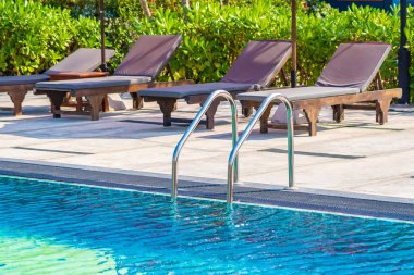 Merdiven Açık Yüzme havuzunda otel resort çevresinde