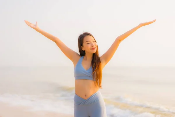 Portrait sport young asian woman prepare exercise or run on the — Stock Photo, Image