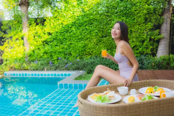 Portrait young asian woman happy smile enjoy with floating break — Stock Photo, Image