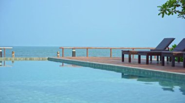 Güzel dalgalı denizin sakin görüntüleri.