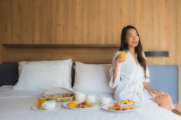 Portrait beautiful young asian woman happy enjoy with breakfast — 스톡 사진