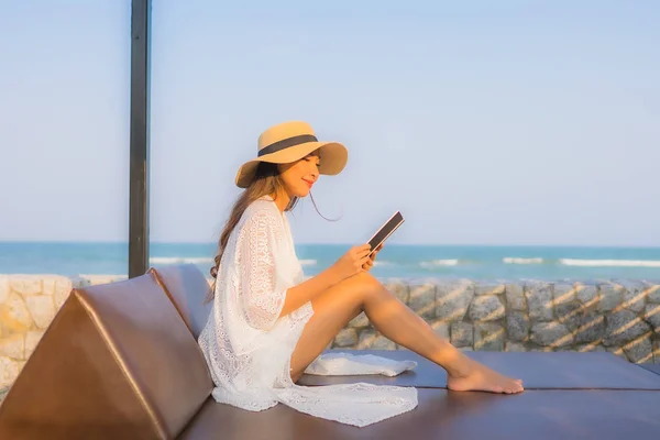 Portrait young asian woman read book around beach sea ocean — Stock Photo, Image