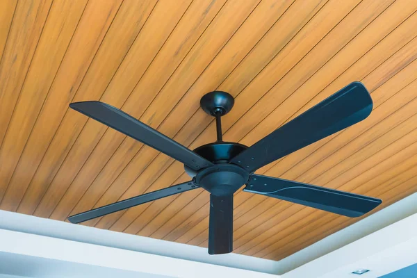 Soffitto elettrico decorazione ventilatore interno della stanza — Foto Stock