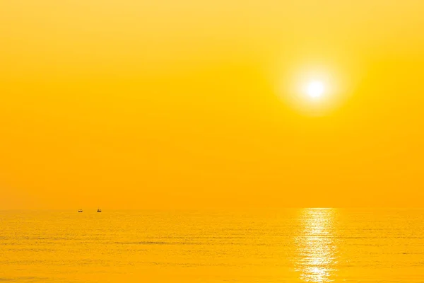 Gyönyörű Trópusi Tenger Óceán Strand Napkeltekor Vagy Naplementekor Utazási Vakáció — Stock Fotó