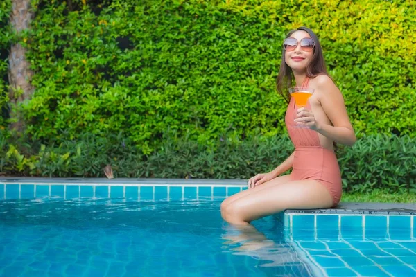 Portrait Young Asian Woman Relax Happy Smile Swimming Pool Hotel — Stock Photo, Image