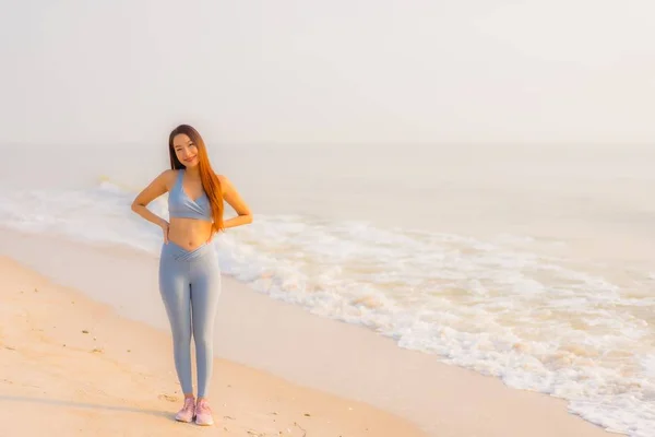 Retrato Deporte Joven Asiático Mujer Preparar Ejercicio Correr Playa Mar — Foto de Stock