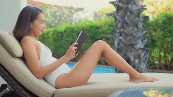 Images Belle Femme Asiatique Détendre Dans Piscine Hôtel — Video