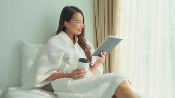 Footage Beautiful Asian Woman Reading Book Home — Stock Video