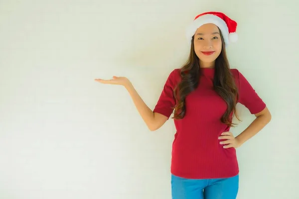 Ritratto Belle Giovani Donne Asiatiche Che Indossano Cappello Babbo Natale — Foto Stock