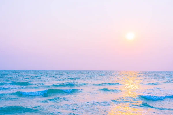 Prachtige Tropische Natuur Van Zee Strand Oceaan Bij Zonsondergang Zonsopgang — Stockfoto