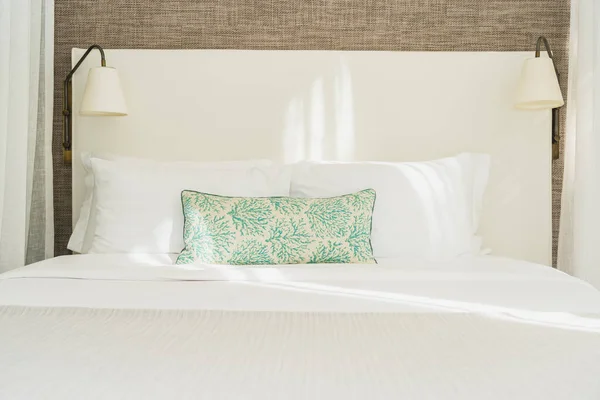 Біла Зручна Подушка Ліжку Прикраса Інтер Єру Спальні — стокове фото