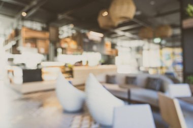 Soyut bulanık kahve dükkanı ve otelin iç tarafındaki açık büfe restoranı.