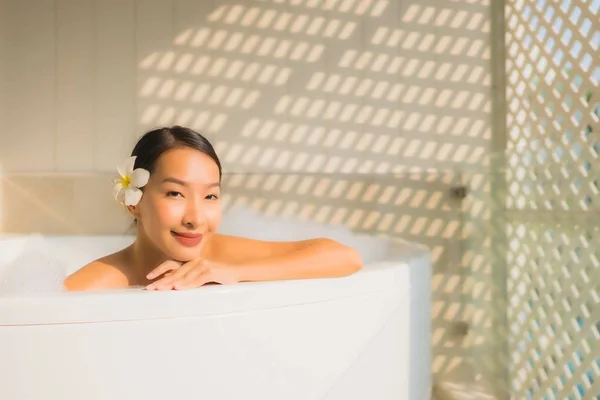 Portrait Jeune Asiatique Femme Relax Prendre Bain Dans Baignoire Pour — Photo