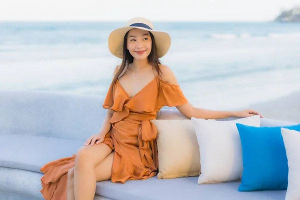 Retrato Bonito Jovem Asiático Mulher Feliz Sorriso Redor Mar Oceano — Fotografia de Stock