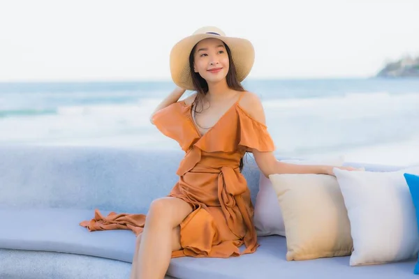 Retrato Bonito Jovem Asiático Mulher Feliz Sorriso Redor Mar Oceano — Fotografia de Stock