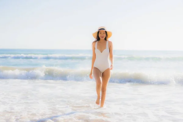 Retrato Bonito Jovem Asiático Mulher Feliz Sorriso Redor Mar Oceano — Fotografia de Stock