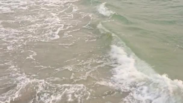 美丽波涛汹涌的大海的宁静镜头 — 图库视频影像