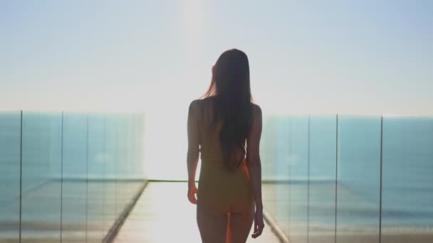 Retrato Joven Asiática Mujer Caminando Alrededor Playa Mar Océano Para — Vídeo de stock