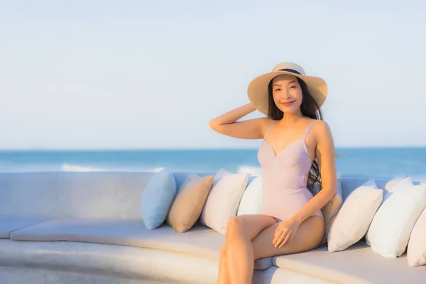 Porträt Schöne Junge Asiatische Frau Glücklich Lächeln Rund Meer Meer — Stockfoto