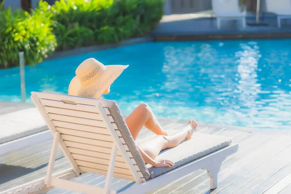 Retrato Hermosa Joven Mujer Asiática Feliz Sonrisa Relajarse Alrededor Piscina — Foto de Stock