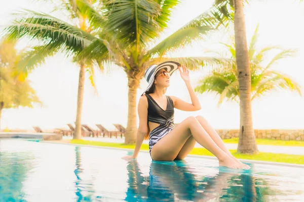 Portrait Beautiful Young Asian Woman Relax Outdoor Swimming Pool Hotel — Stock Photo, Image