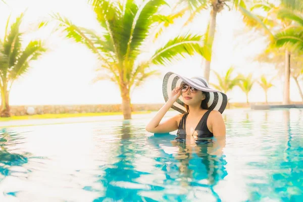 Portrait Beautiful Young Asian Woman Relax Outdoor Swimming Pool Hotel — Stock Photo, Image