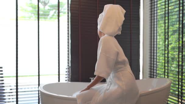 Portrait Jeune Asiatique Femme Relax Prendre Bain Dans Baignoire Pour — Video