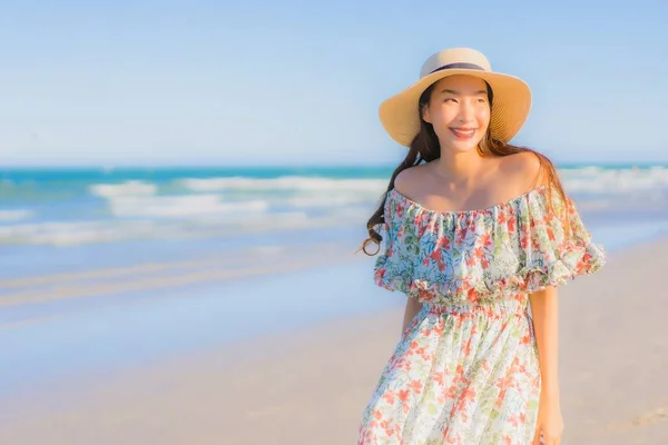 Porträt Schöne Junge Asiatische Frau Glücklich Lächeln Entspannen Rund Tropischen — Stockfoto