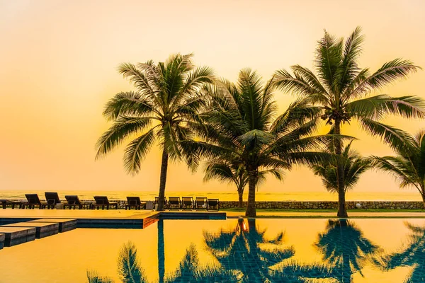 Bela Natureza Com Palmeira Torno Piscina Exterior Hotel Resort Quase — Fotografia de Stock