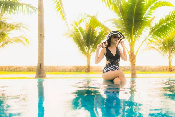 Portrait Beautiful Young Asian Woman Relax Outdoor Swimming Pool Hotel — Stock Photo, Image