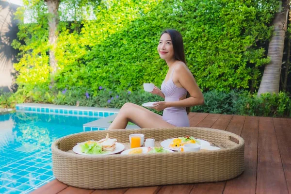 Portret Jonge Aziatische Vrouw Gelukkig Glimlach Genieten Met Drijvend Ontbijt — Stockfoto