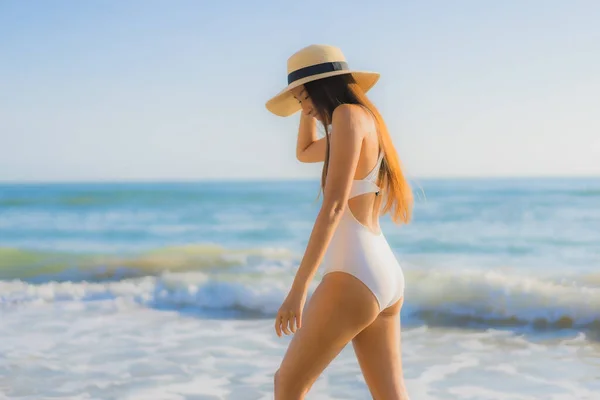 Retrato Bonito Jovem Asiático Mulher Feliz Sorriso Redor Mar Oceano — Fotografia de Stock