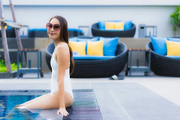 Güzel Asyalı Genç Kadınların Portresi Mutlu Bir Gülümseme Otel Tatil — Stok fotoğraf